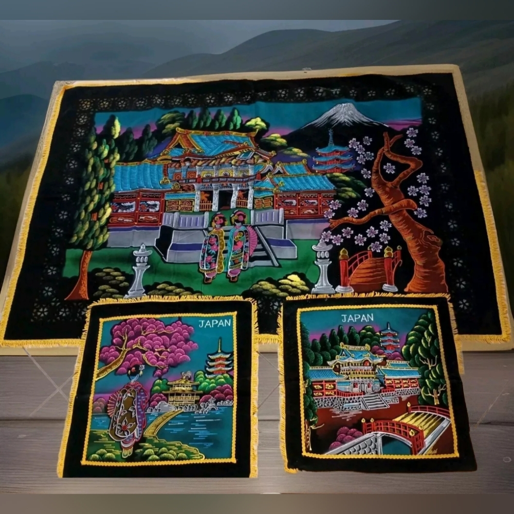 Japanese tapestries water painting on silk Vintage in new condition
